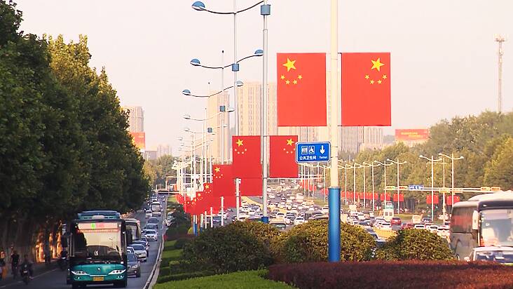 这就是山东·济南丨花团锦簇庆国庆 满城洋溢“中国红”