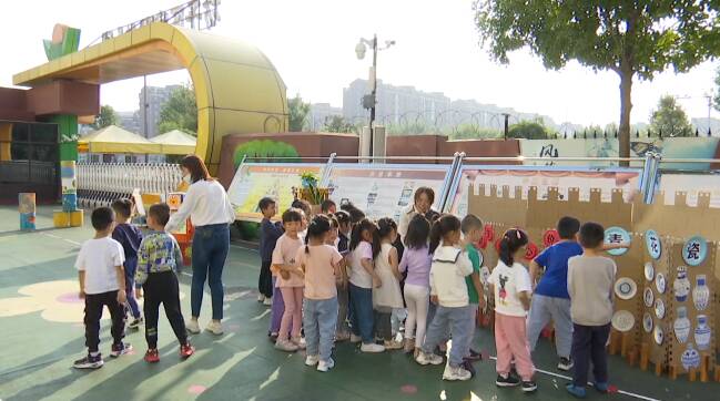 潍坊：国庆节主题作品亮相幼儿园 从小培养“萌娃”爱国情感