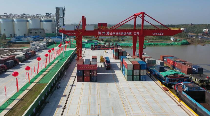 京杭运河山东段首个集装箱装卸专业港口济州港建成通航