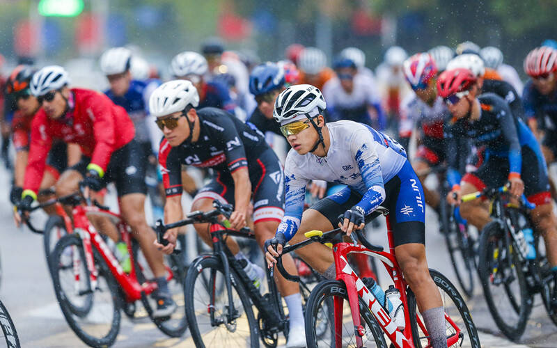 组图 | 2021第二届环滨州黄河风情带国际公路自行车赛开赛