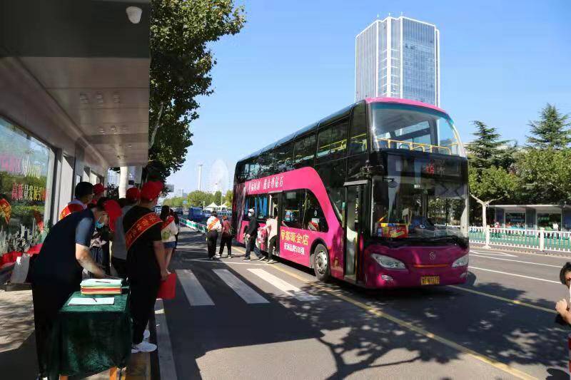 今年国庆小长假 潍坊城区公交累计输送乘客112.7万余人次