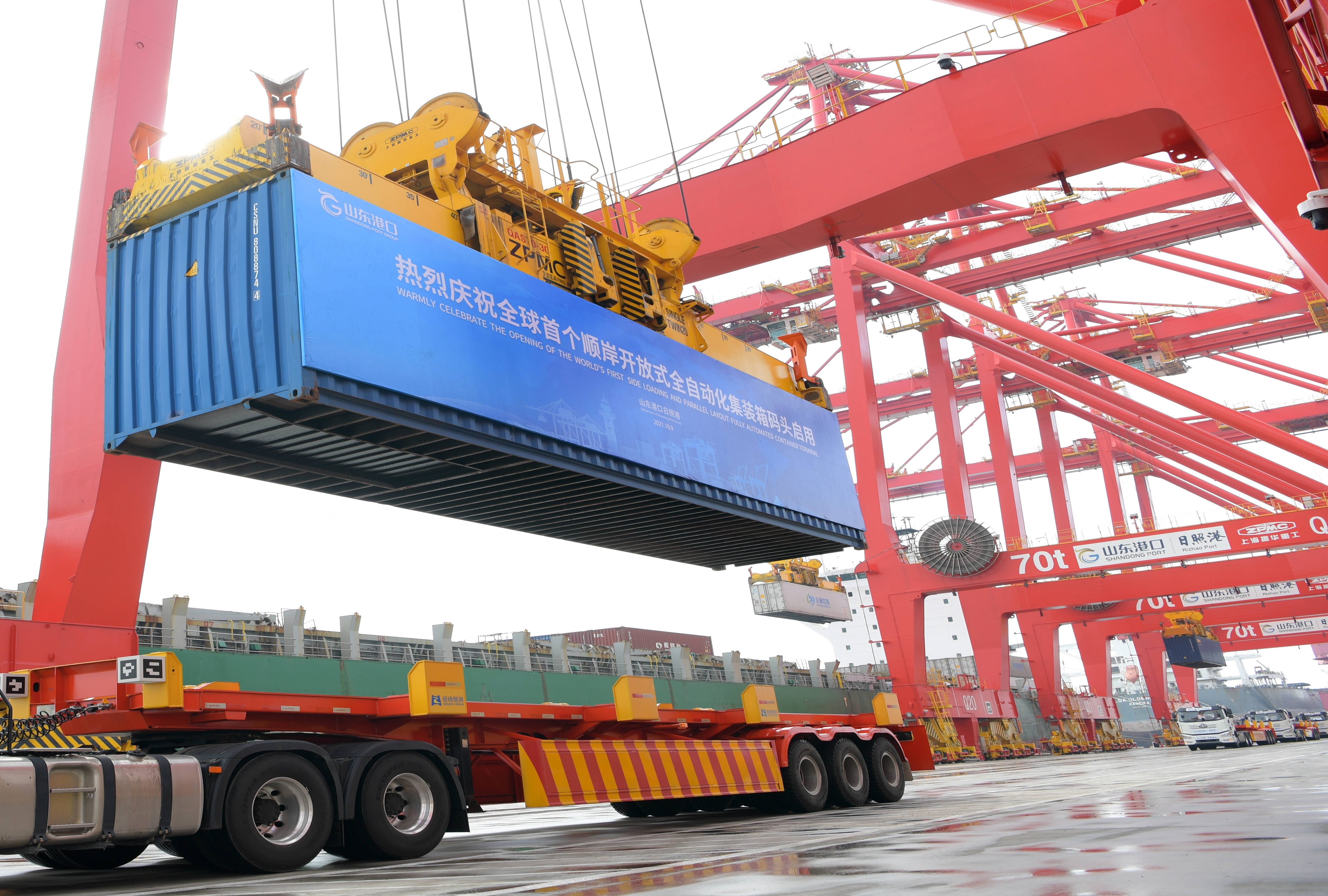 全球首个顺岸开放式全自动化集装箱码头重磅落地山东港口日照港