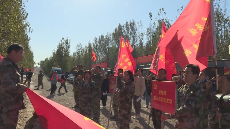 东营区：50余名党员在防汛一线重温入党誓词