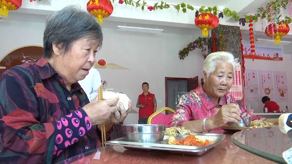 潍坊这个村筹集15余万元善款 为老人送上“孝心餐”