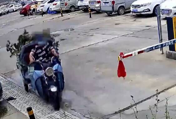 济南：见到电动车推上就走 男子盗窃30多辆车被刑拘