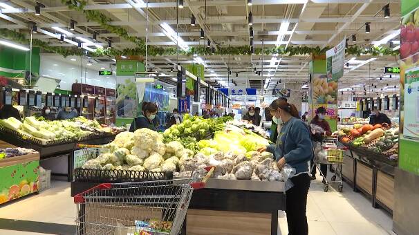 食品全程可追溯、控制进店人数 潍坊多举措守住超市疫情防控“安全线”