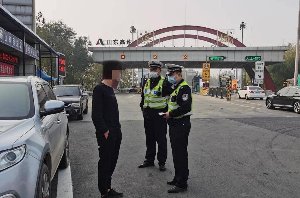 男子驾驶证吊销期间仍敢上路被滨州交警当场查获