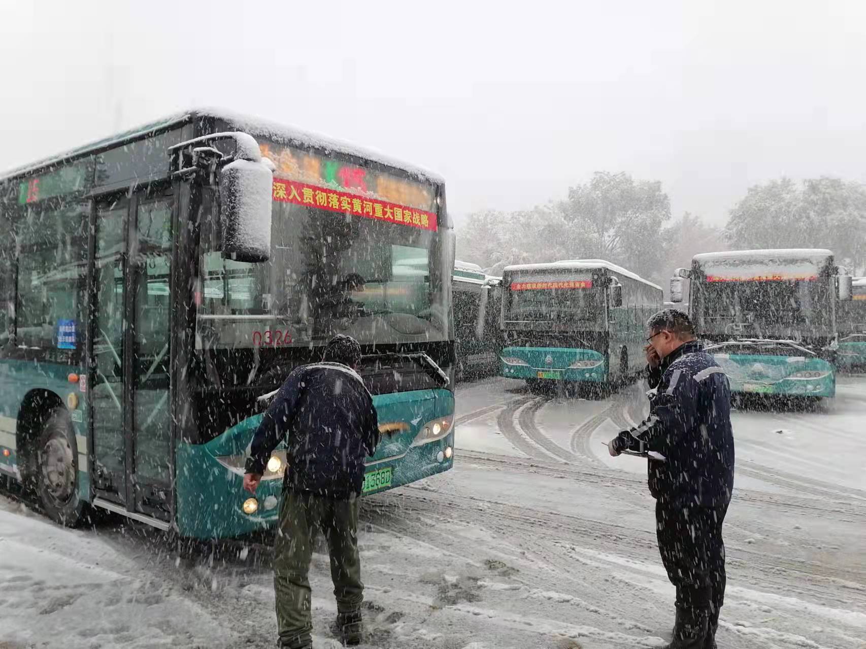 济南公交26500余个暖风散热器全部开启 全力保障市民温暖出行