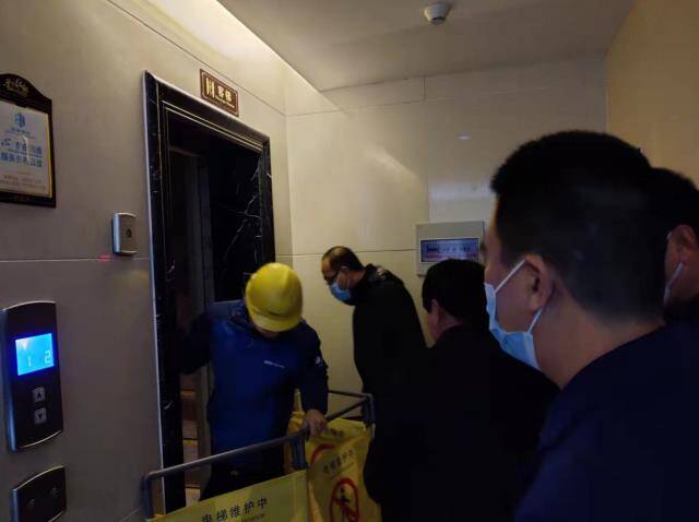 栖霞市开展电梯鼓式制动器安全隐患排查治理 保障群众乘梯安全