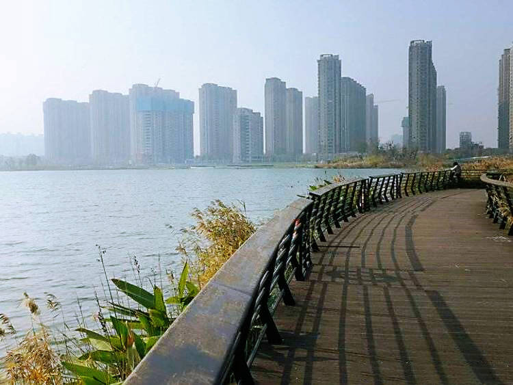济南云锦湖公园南岸开放，附近居民休闲娱乐又添好去处