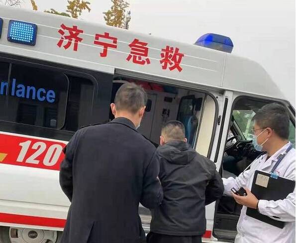 旅客肾结石发作 曲阜东站工作人员上演接力救助