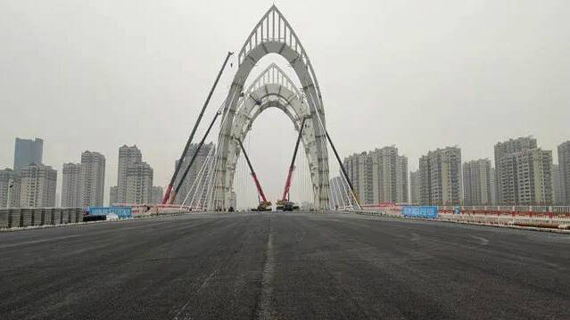 新进展！聊城兴华路跨徒骇河大桥主桥沥青铺装完成 预计明年5月份建成通车