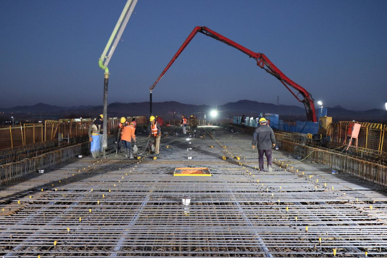 莱荣高铁锯河特大桥连续梁浇筑完成 乳山段已完成63%施工任务