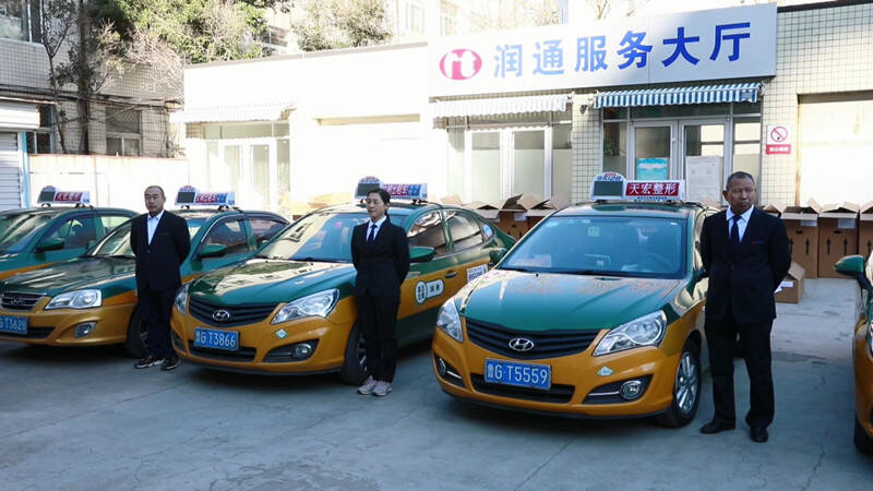 潍坊：为中心城区3546名出租车驾驶员免费发放制式服装