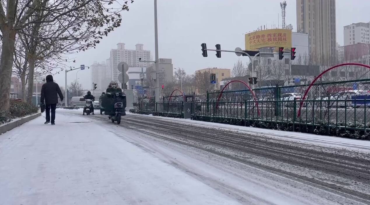 气温骤降注意防滑！淄博全市迎降雪 部分公交线路停运
