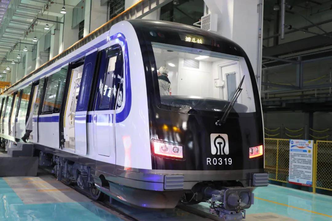 “济南造”首列地铁列车下线 将用于济南轨道交通3号线二期工程