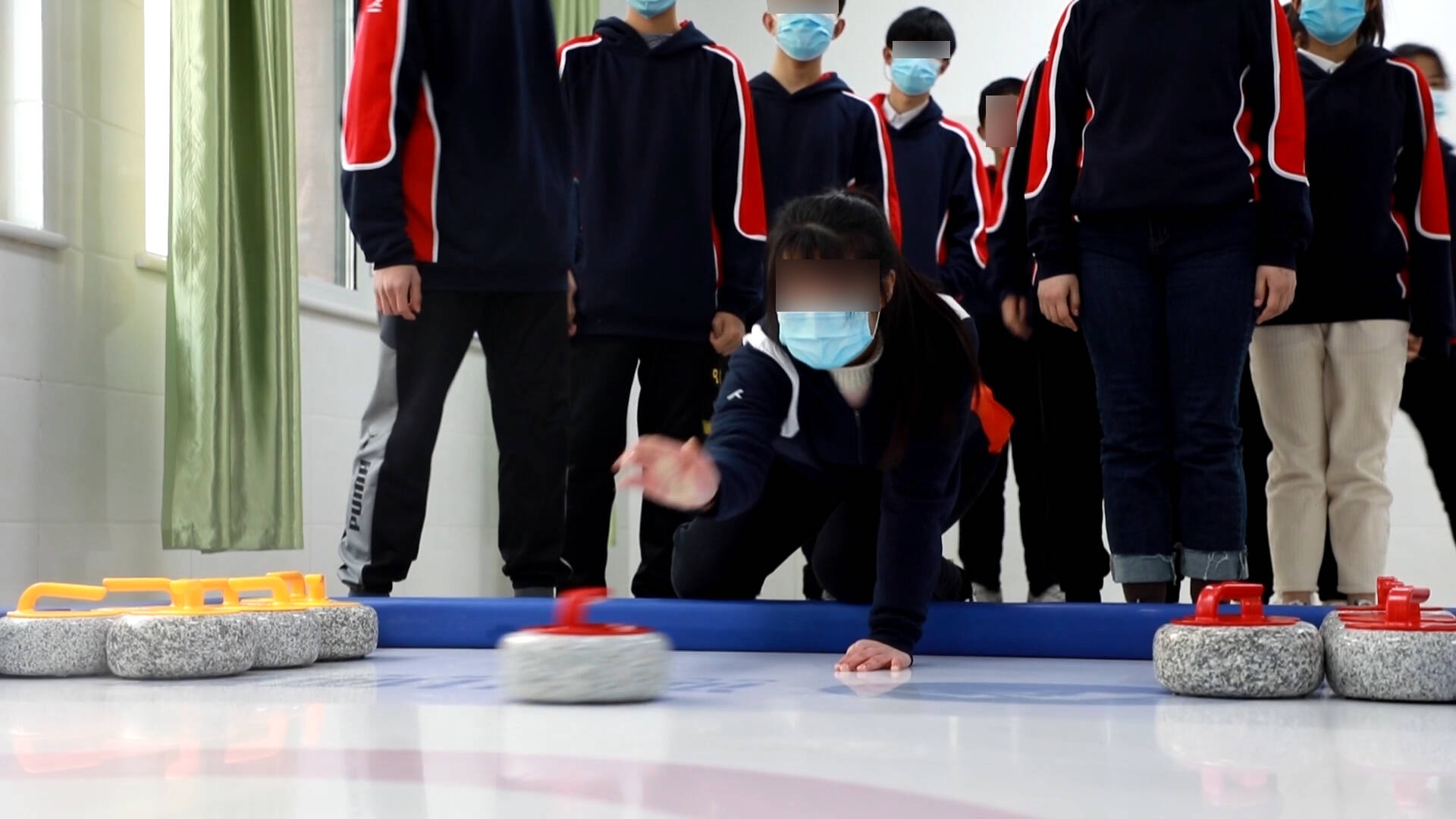 德州：冰壶运动“滑”进特教课堂，学校选出12名残奥会储备运动员