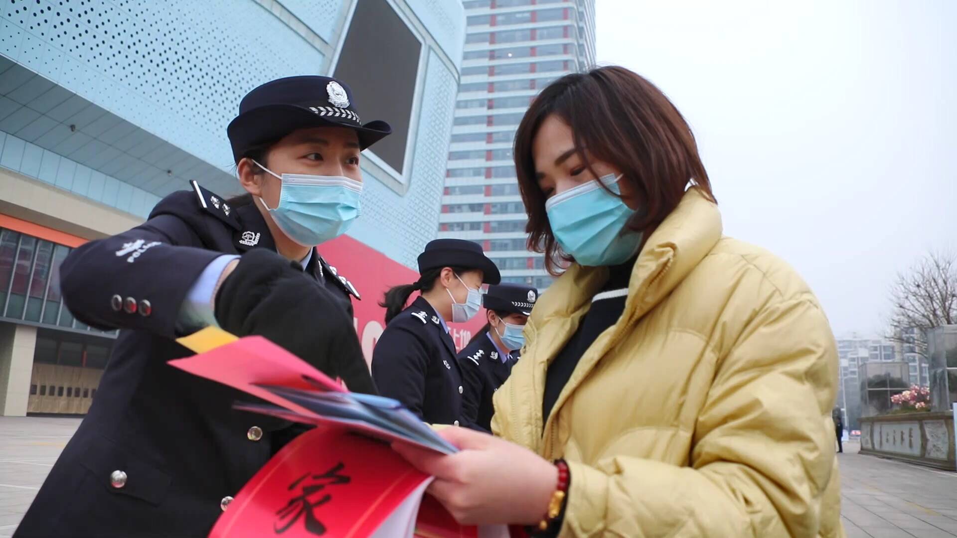 警察节：临沂公安开展安全宣讲 为市民送去新春祝福