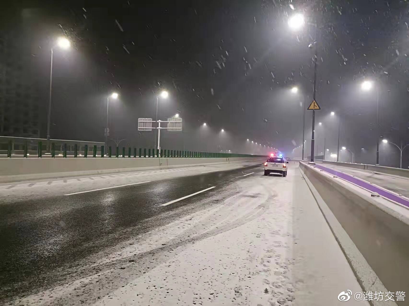 受降雪影响 潍坊宝通街高架路实行交通管制 暂时全线封闭