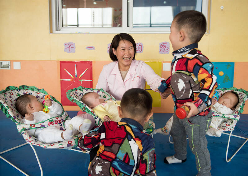 1000多个孩子的“妈妈”——杨守伟：能被孩子们需要 我觉得很幸福