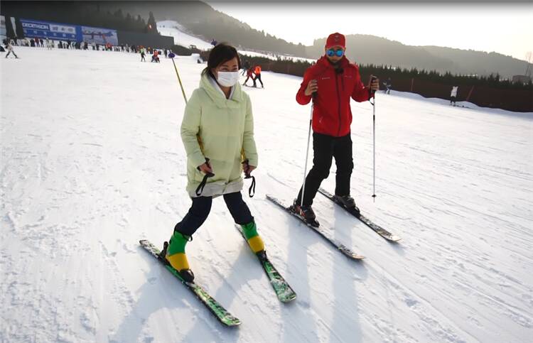 潍坊：冬奥会临近 冰雪运动“热”起来