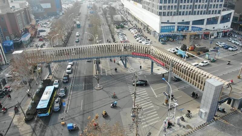 济宁4座人行过街天桥完工 市民出行更便捷