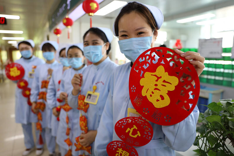 鄒平：掛中國結(jié) 貼春聯(lián) 平安祥和迎春節(jié)