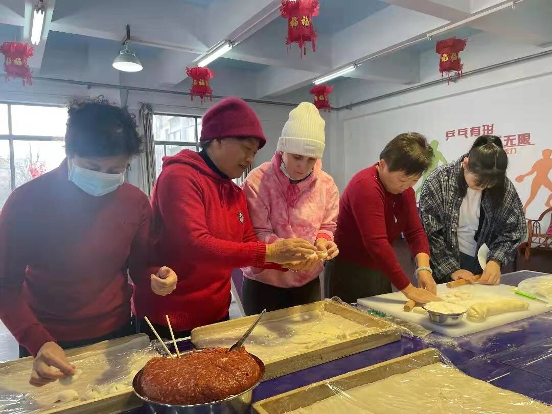 包饺子、画生肖图 外国留学生在淄博感受“中国年味”
