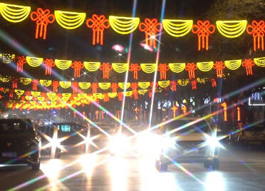 “亮”出年味！临邑县：五彩花灯为城市披上春节“新装”，市民乐享璀璨夜景