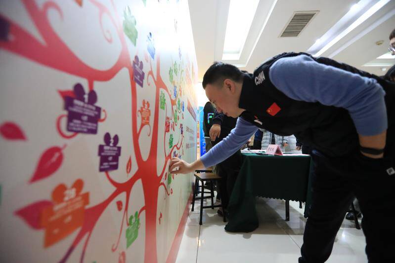 潍坊高新区“微心愿”物资发放完毕 183个孩子实现新年愿望