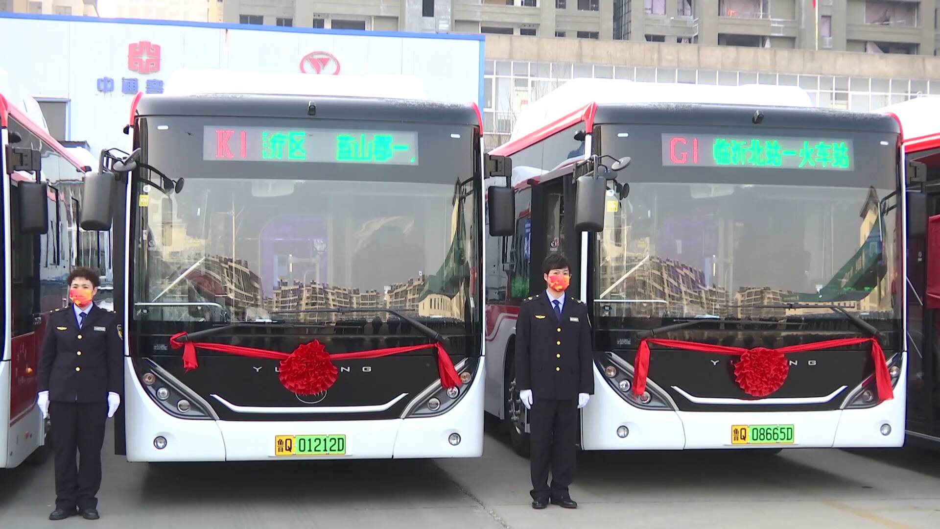 等车时间缩短到5-8分钟 2022年临沂市第一批新能源公交车加密到了这5条线路