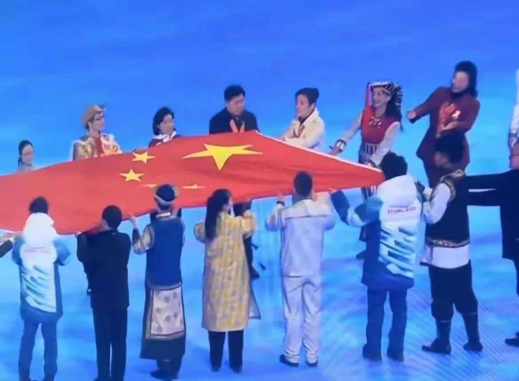 骄傲！她在北京冬奥会开幕式上传递国旗