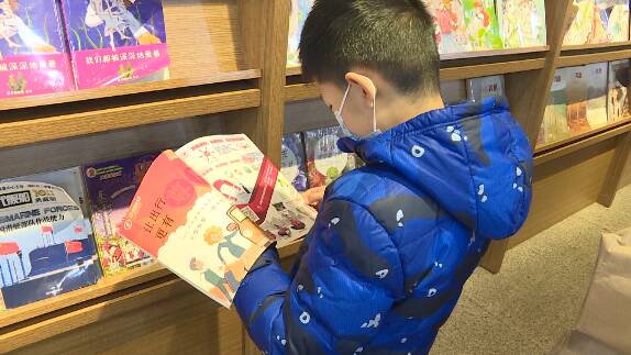 潍坊：假期阅读兴趣浓 书店日均客流量突破千人次