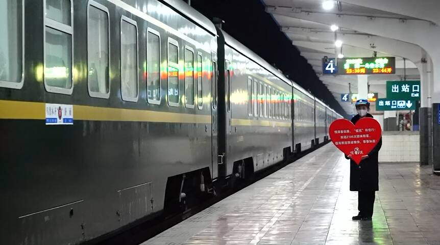 定制车厢加绿色通道！兖州火车站帮助外出务工人员安全快速返岗