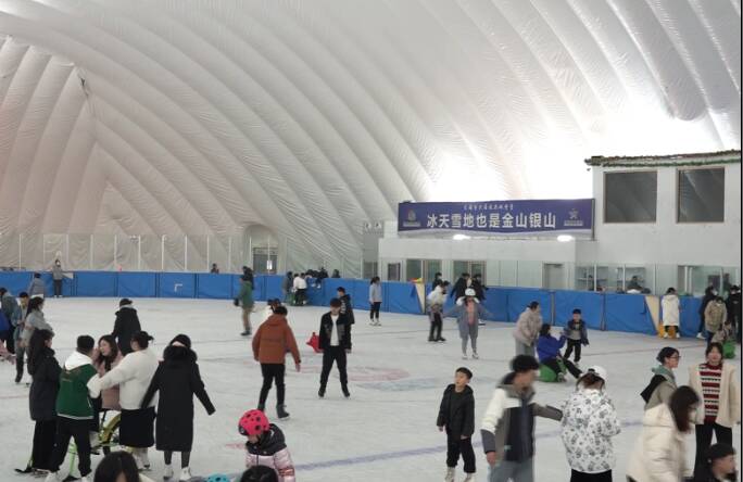 滑冰、舞龙舞狮庆元宵！枣庄市中区冰雪嘉年华热闹开场