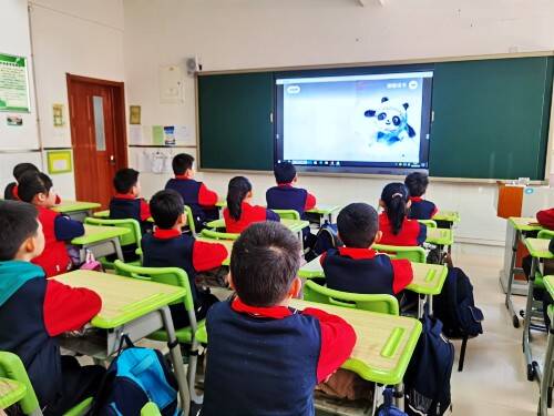潍坊市潍城区：开学首日学生有序返校 开启美好新学期