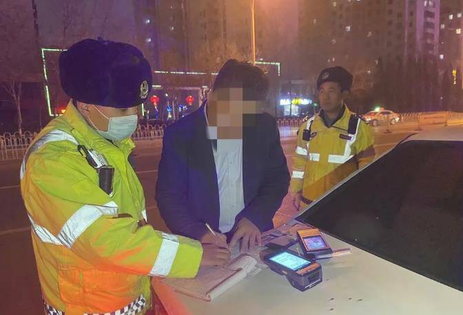 濱州：遇交警掉頭就跑 酒駕男子難逃查處
