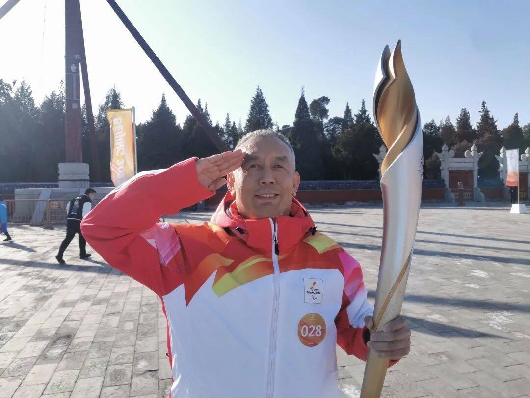 骄傲！泰安57岁伤残退伍军人颜景安担任北京冬残奥会火炬手