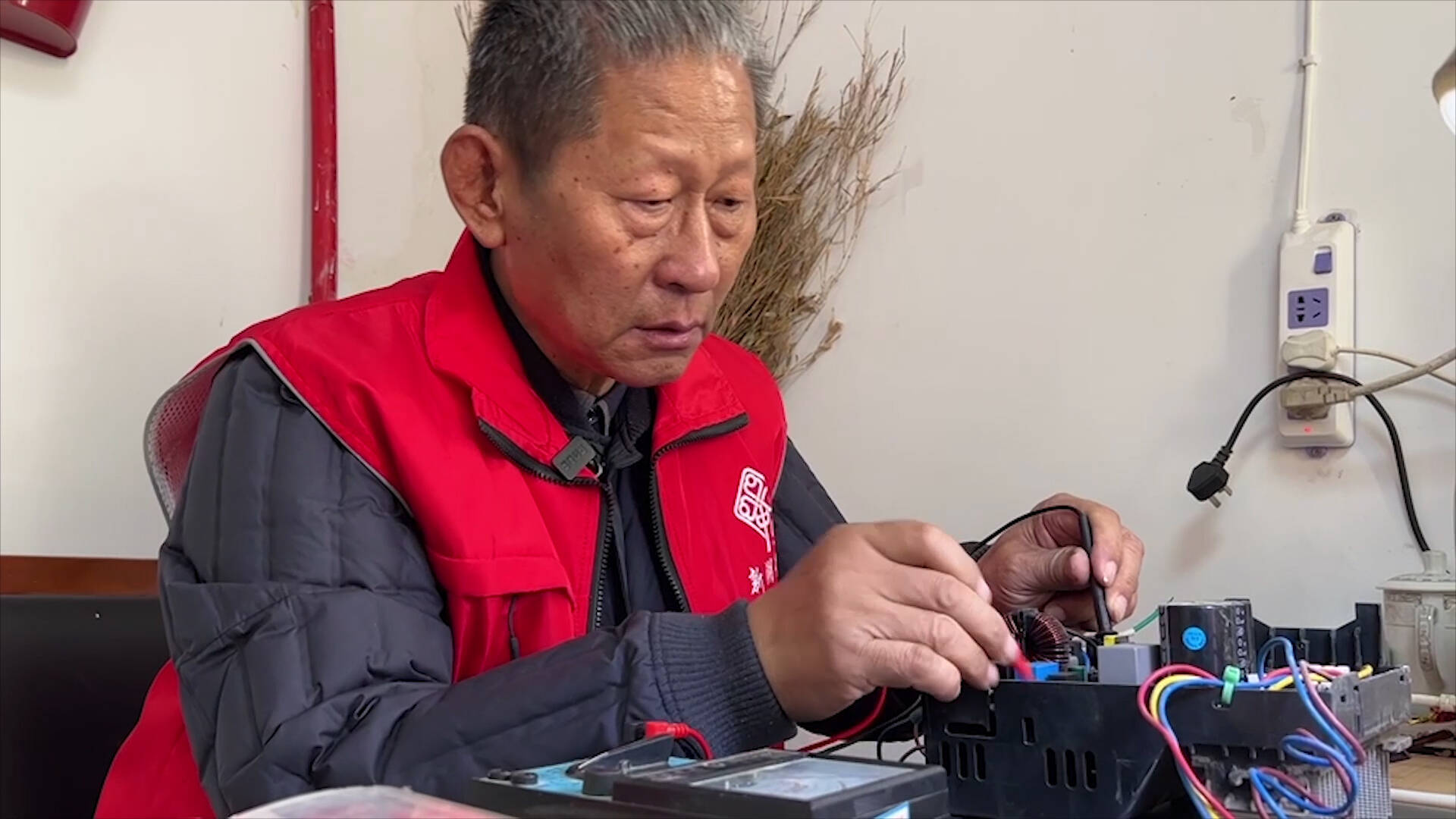 德州67岁社区“活雷锋”赵青山：捡烟头修家电，志愿服务坚持11年