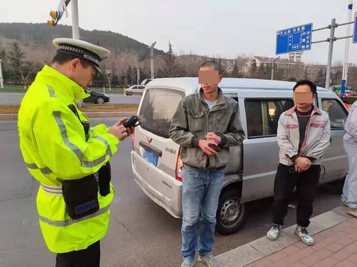 超员驾驶“驶”不得，2月份济南交警共查获超员面包车179辆