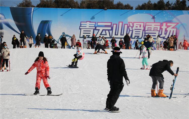 接待游客近5万人次 安丘冰雪运动撬动文旅市场实现“新复苏”