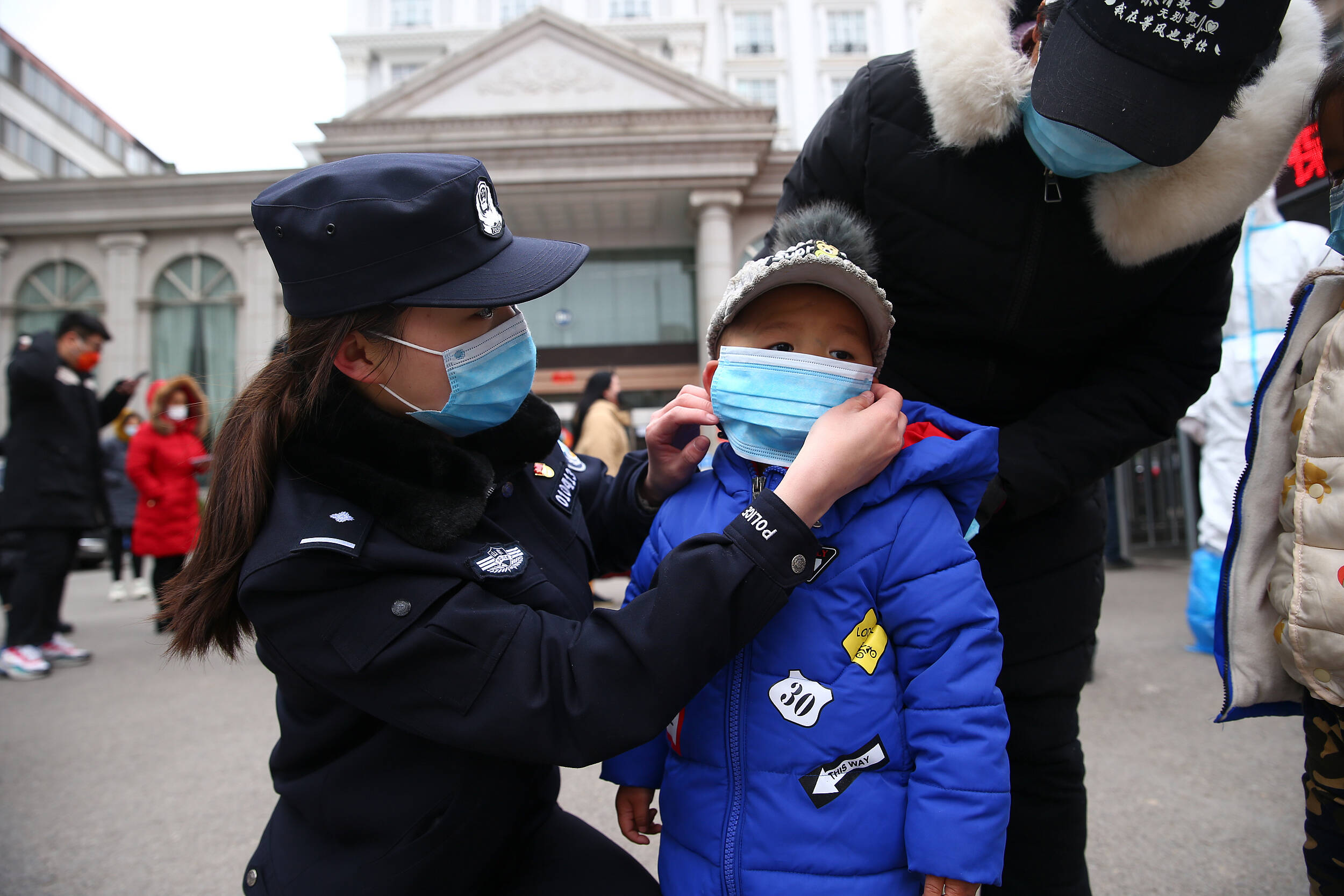 不惧寒冷！济南市中区志愿者助力核酸检测有序进行