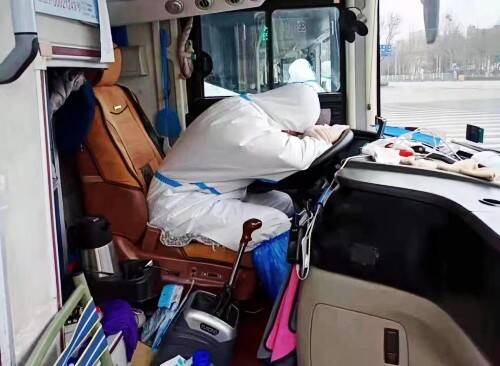 潍坊市潍城区60名抗疫一线“摆渡”人24小时轮班值守 为疫情防控出把力