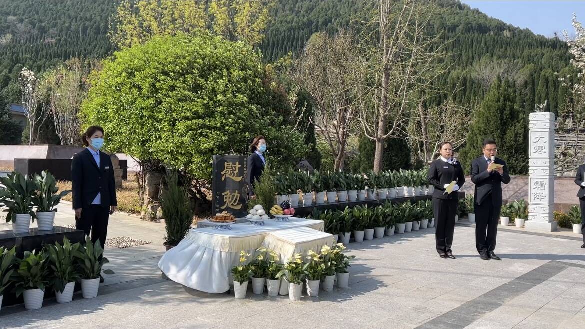 告慰逝者勉励生者山东省暨济南市清明代祭仪式在玉函山安息园举行