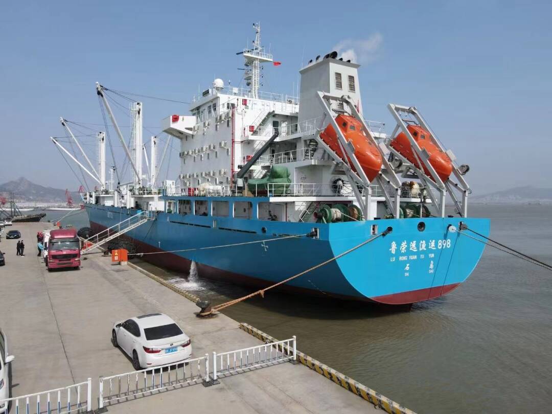又一艘万吨级远洋渔船 荣成市“鲁荣远渔运898”远洋辅助运输船开启首航之旅