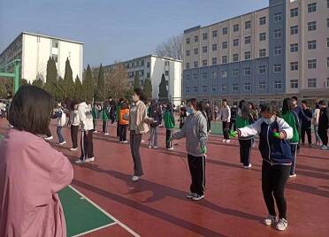 山东省莱阳卫生学校组织“跳出健康 绽放青春”跳绳比赛