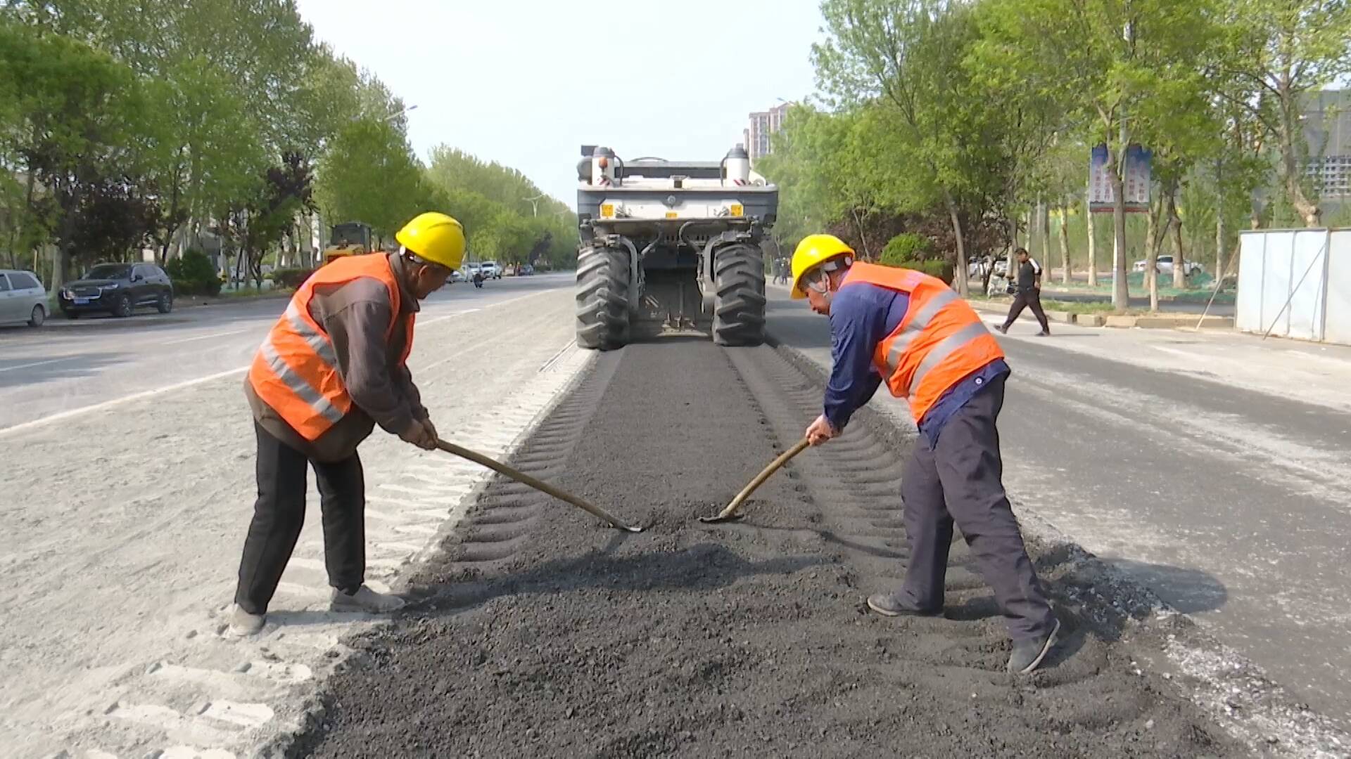 临邑：“发泡沥青”新工艺 道路养护高效节能又环保