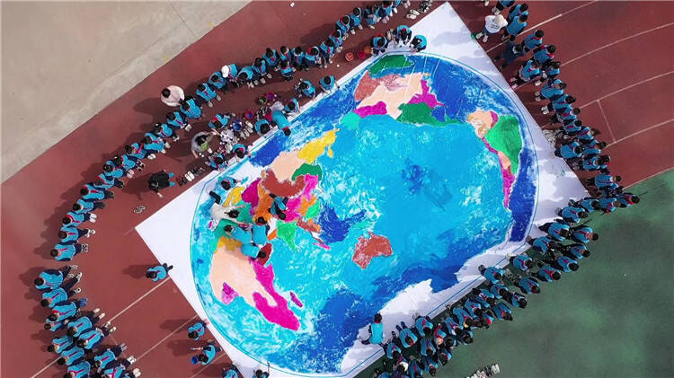 青州：小手涂鸦绘地球 我的地球我的家
