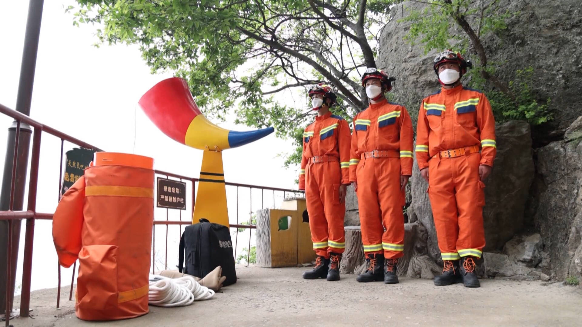枣庄山亭消防在景区设立消防助勤点，守护游客安全