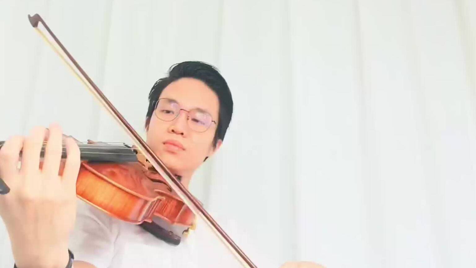 青春山东 共享未来｜国际青年交流大会开幕倒计时2天 马来西亚艺术家用小提琴曲送上祝福